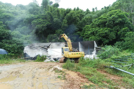 洞村一个无证电镀、制假及非法储存烟花爆竹的