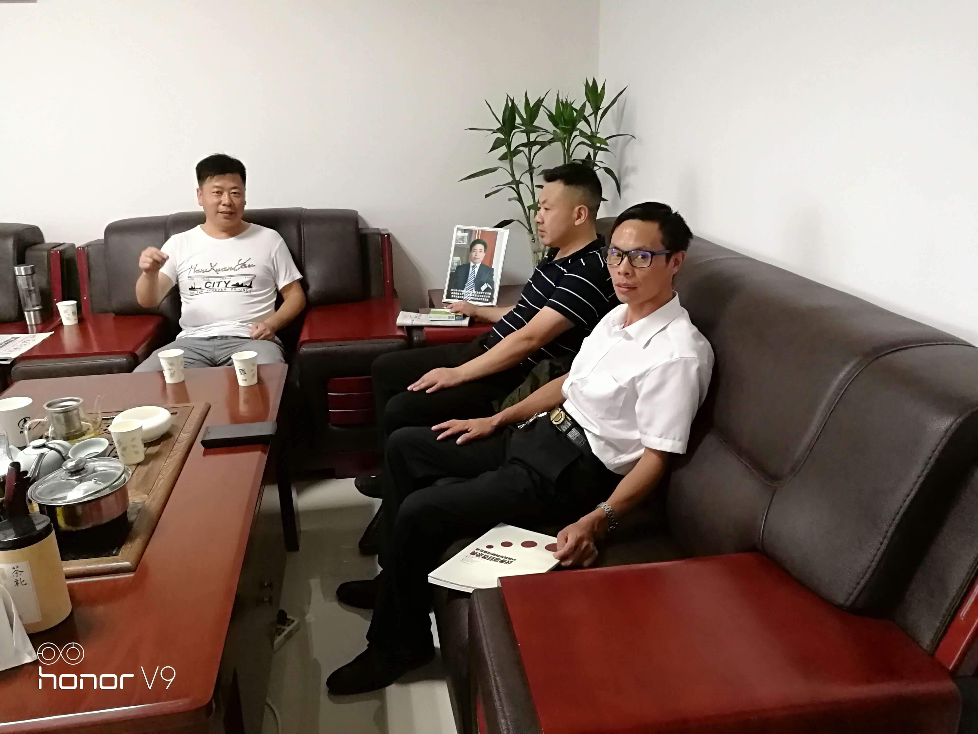 陕西省山阳县明山中药材专业合作社龚总莅临河