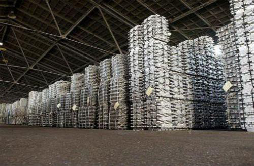 华尔街秃鹫魅影：铝市惊见巨量囤货 露天存放50万吨