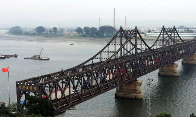 连接中国丹东与朝鲜新义州的中朝友谊桥